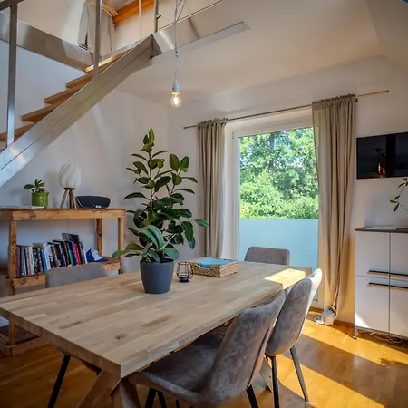 Attic & Terrace דירה *