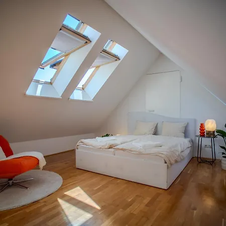 דירה Attic & Terrace גראץ